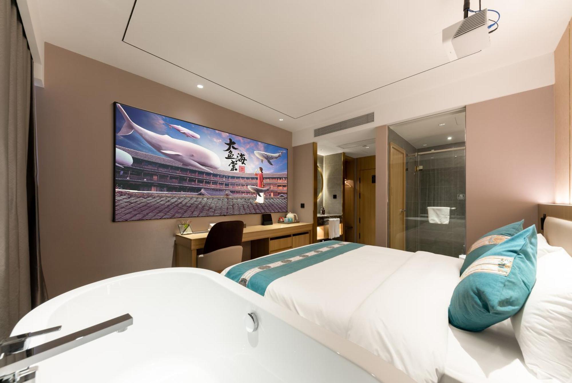 East Sacred Hotel--Very Near Beijing Tiananmen Square ,The Forbidden City,The Temple Of Heaven ,3 Minutes' Walk To Wangfujing Subway ,Located In The Center Of Beijing, Many Shopping Malls Around,Newly Renovated Hotel-Able To Receive Foreign Guests מראה חיצוני תמונה A room at the hotel